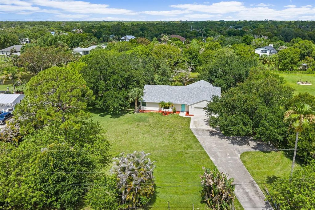 Photo of 15305 N 96th St N, Palm Beach, FL 33478 (MLS # A12024130)