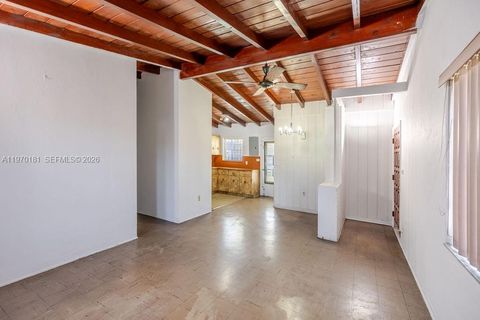 670 SE 1st St Hialeah FL 33010