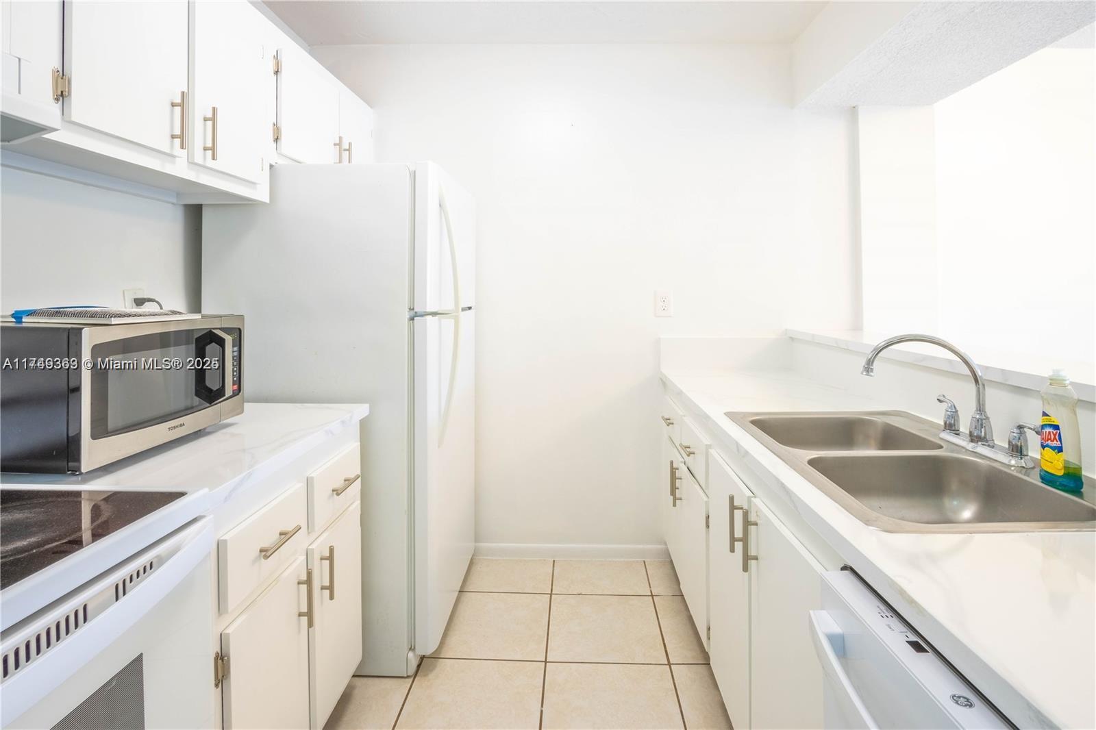 Rental Property at 8006 Sw 149th Ave D214, Miami, Broward County, Florida - Bedrooms: 2 
Bathrooms: 2  - $2,250 MO.