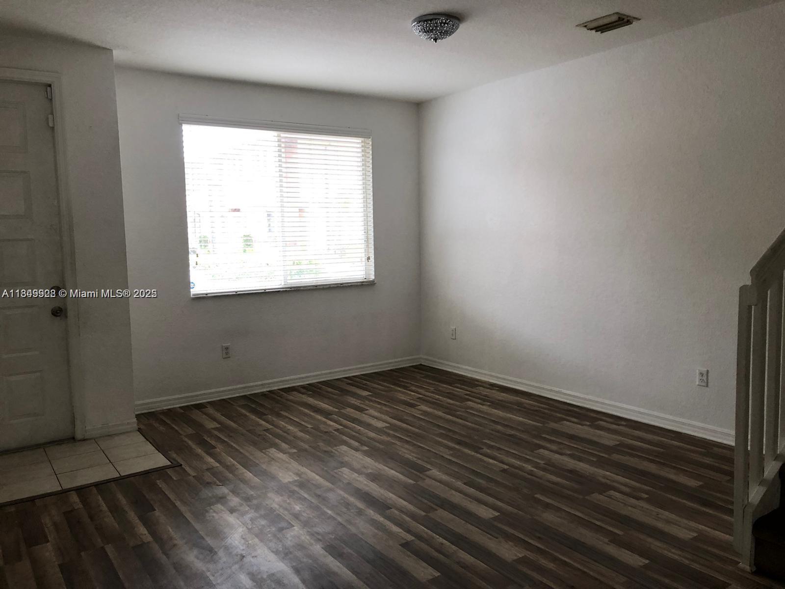 1911 Hibiscus Ln