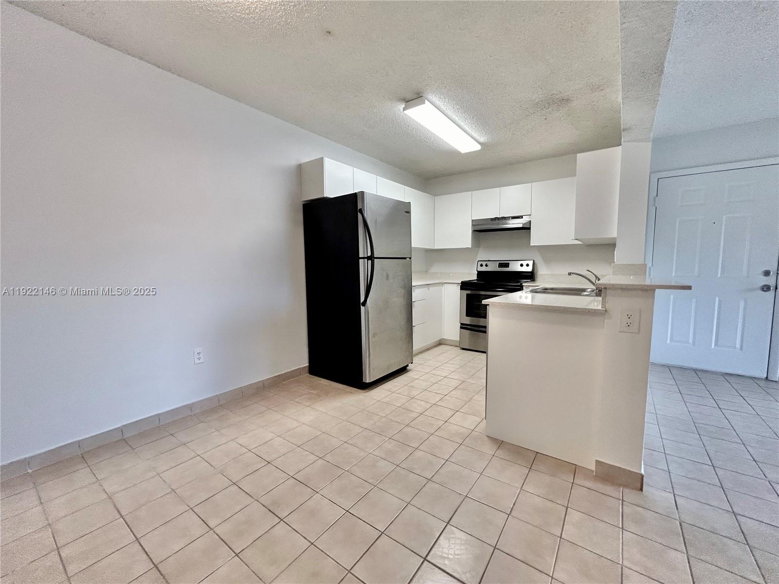 PALMS OF PEMBROKE CONDO - Residential Lease