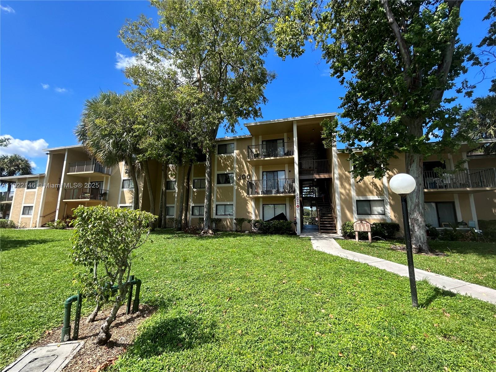 PALMS OF PEMBROKE CONDO - Residential Lease