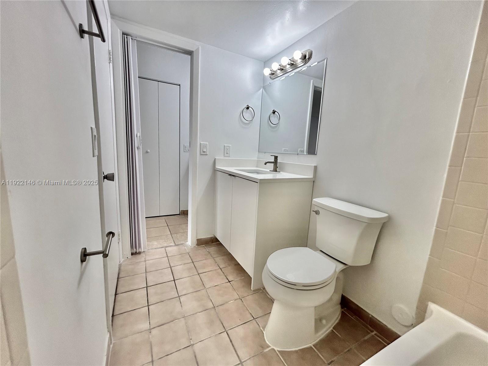 PALMS OF PEMBROKE CONDO - Residential Lease