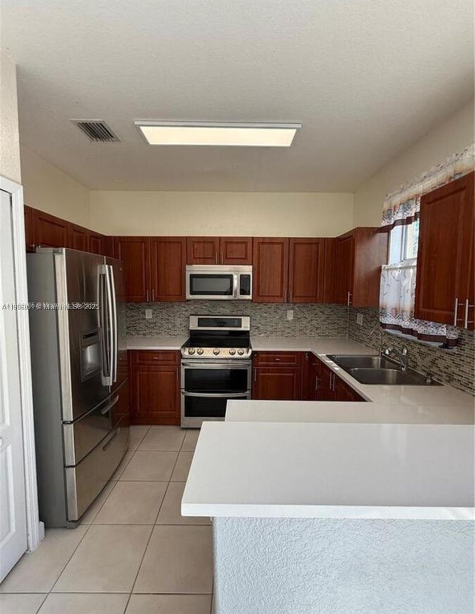 GRAND LAKES PHASE I - Residential