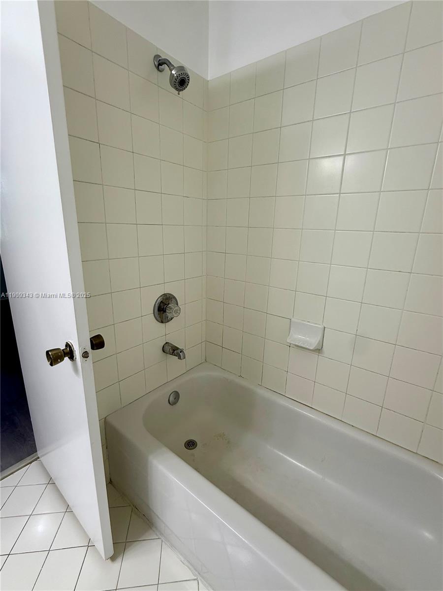 MONTEREY AT MALIBU BAY CO - Residential Lease