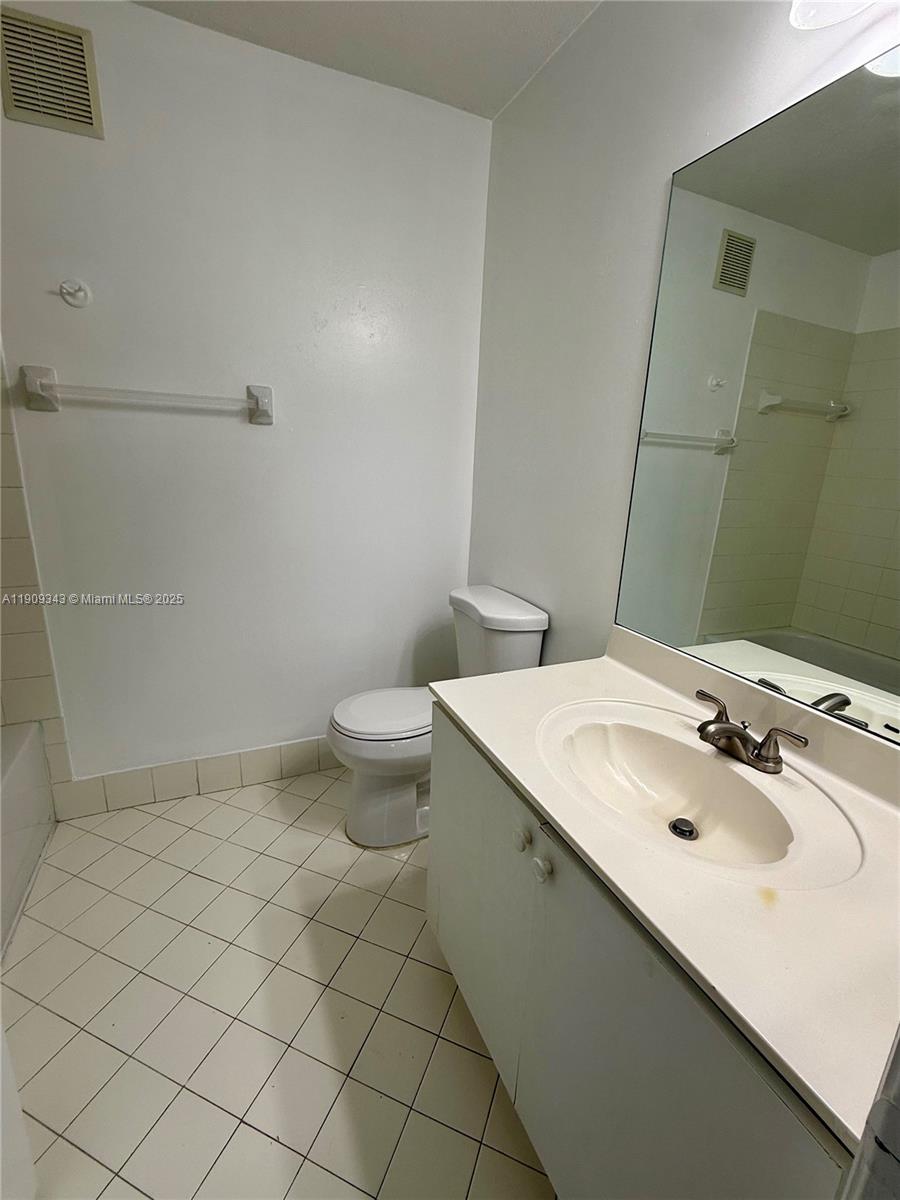 MONTEREY AT MALIBU BAY CO - Residential Lease