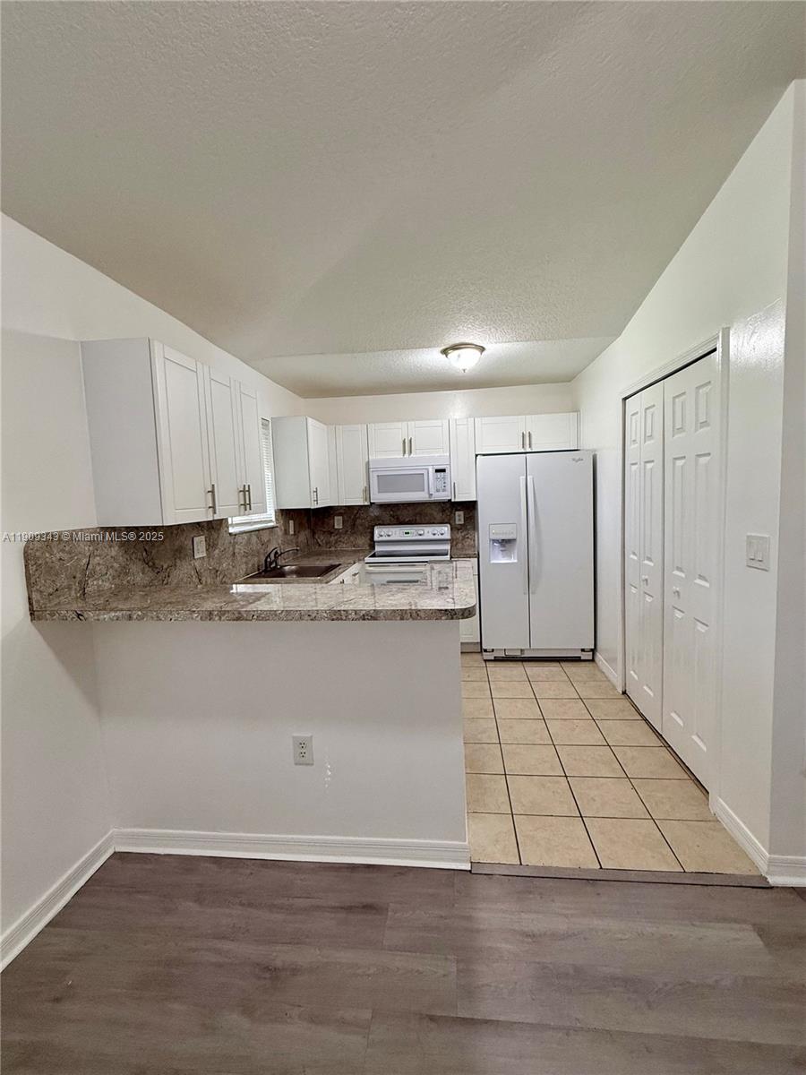 MONTEREY AT MALIBU BAY CO - Residential Lease