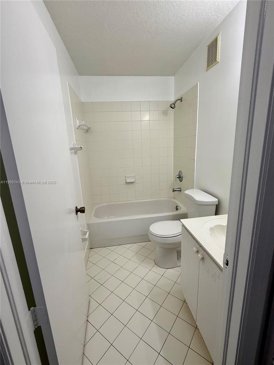 MONTEREY AT MALIBU BAY CO - Residential Lease