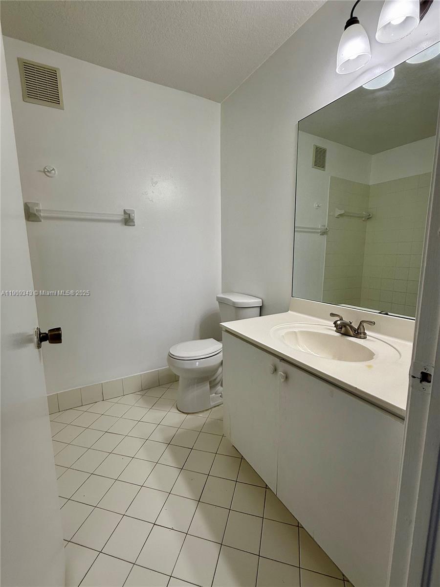 MONTEREY AT MALIBU BAY CO - Residential Lease