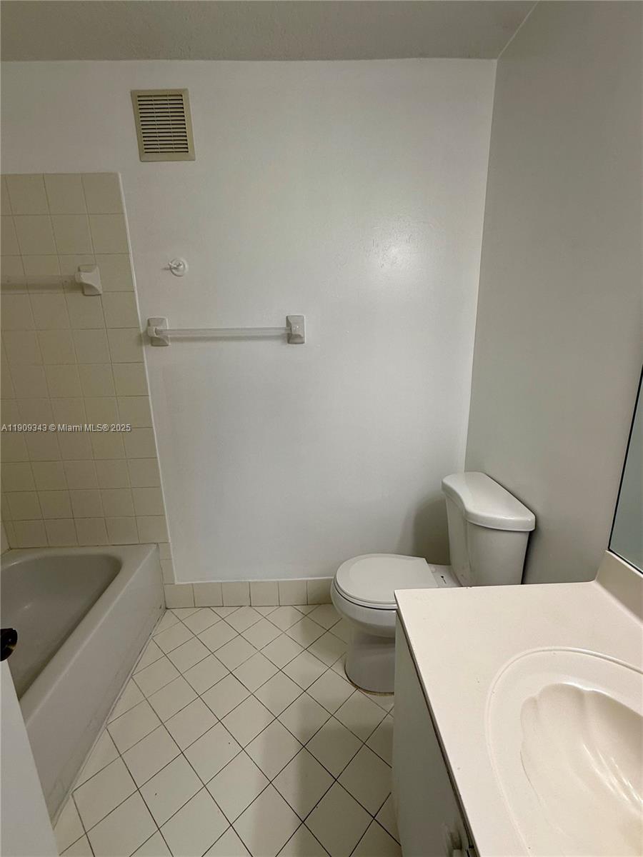 MONTEREY AT MALIBU BAY CO - Residential Lease