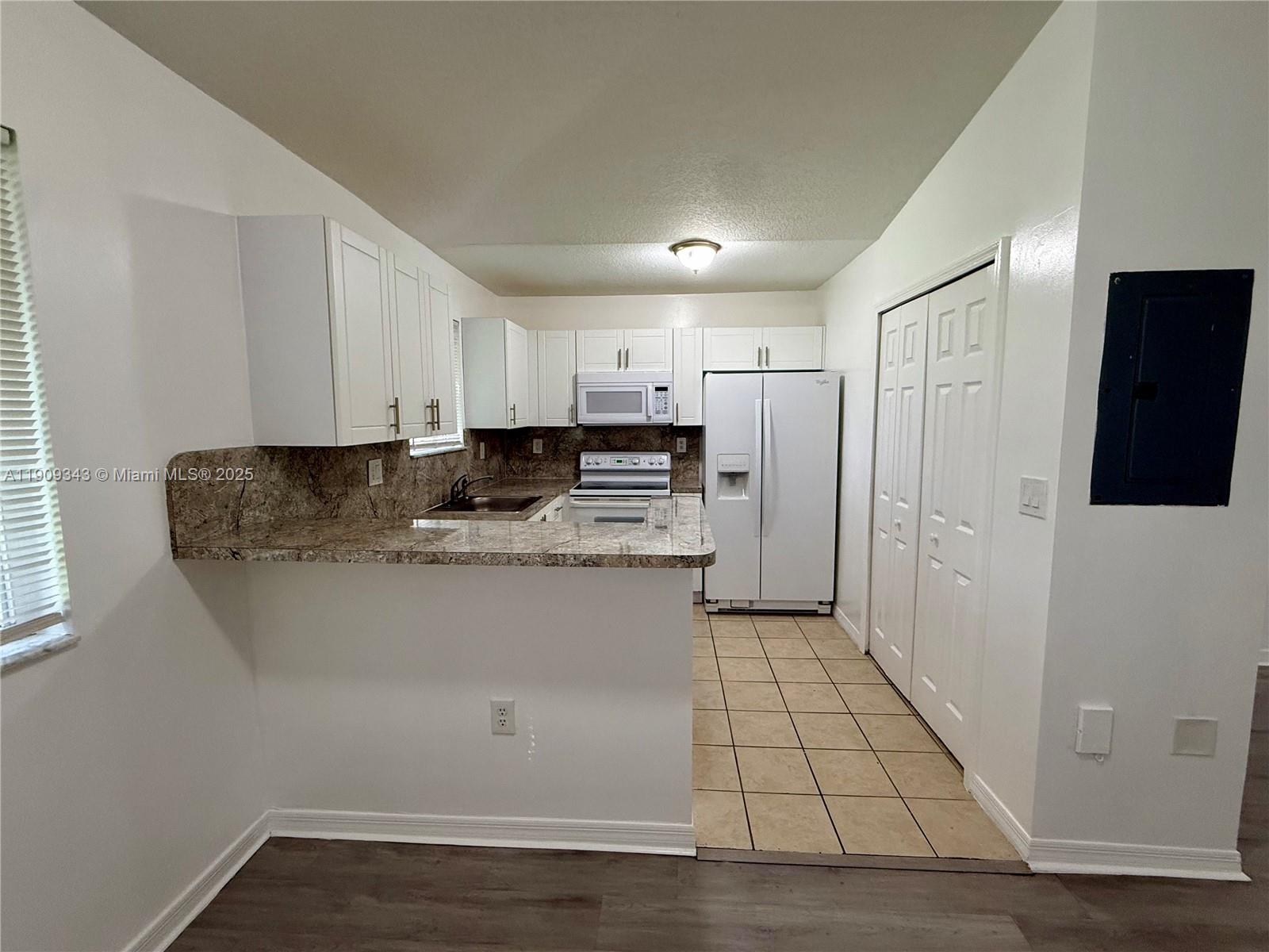 MONTEREY AT MALIBU BAY CO - Residential Lease