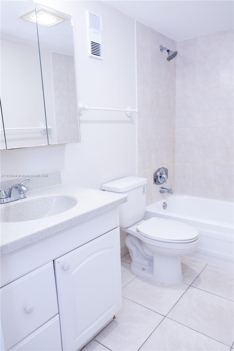 LAVERS DELRAY RACQUET CLU - Residential Lease