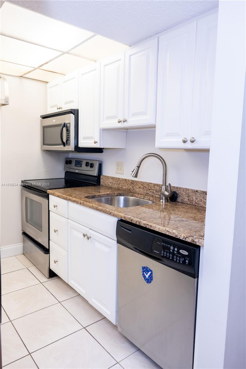 LAVERS DELRAY RACQUET CLU - Residential Lease