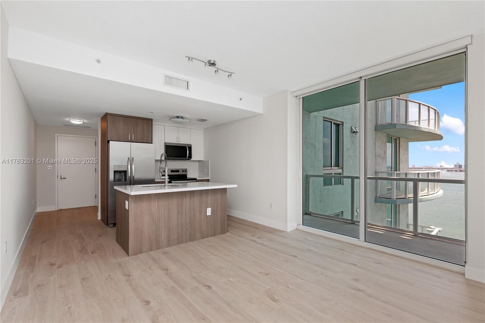 QUANTUM ON THE BAY CONDO - Residential