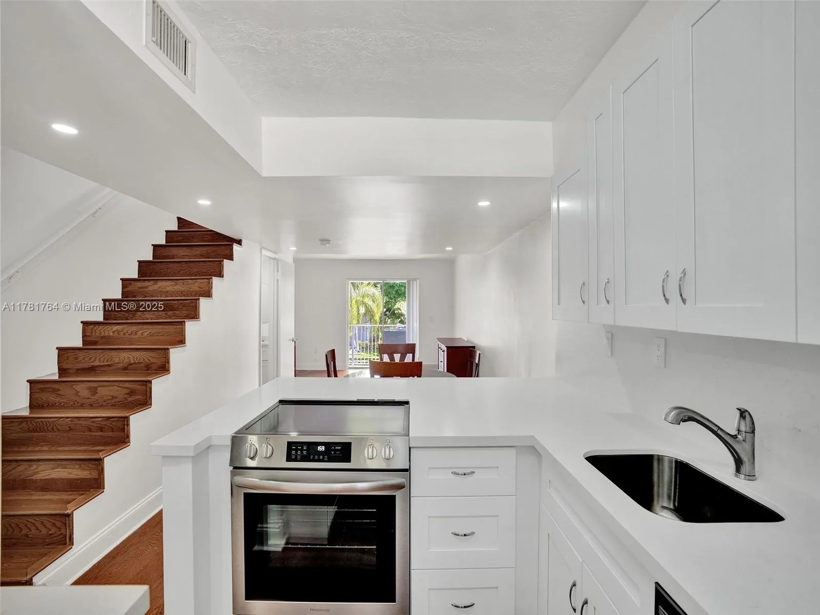 Miami, Florida 33155, United States, 2 Bedrooms Bedrooms, ,2 BathroomsBathrooms,Residential,Active,107737