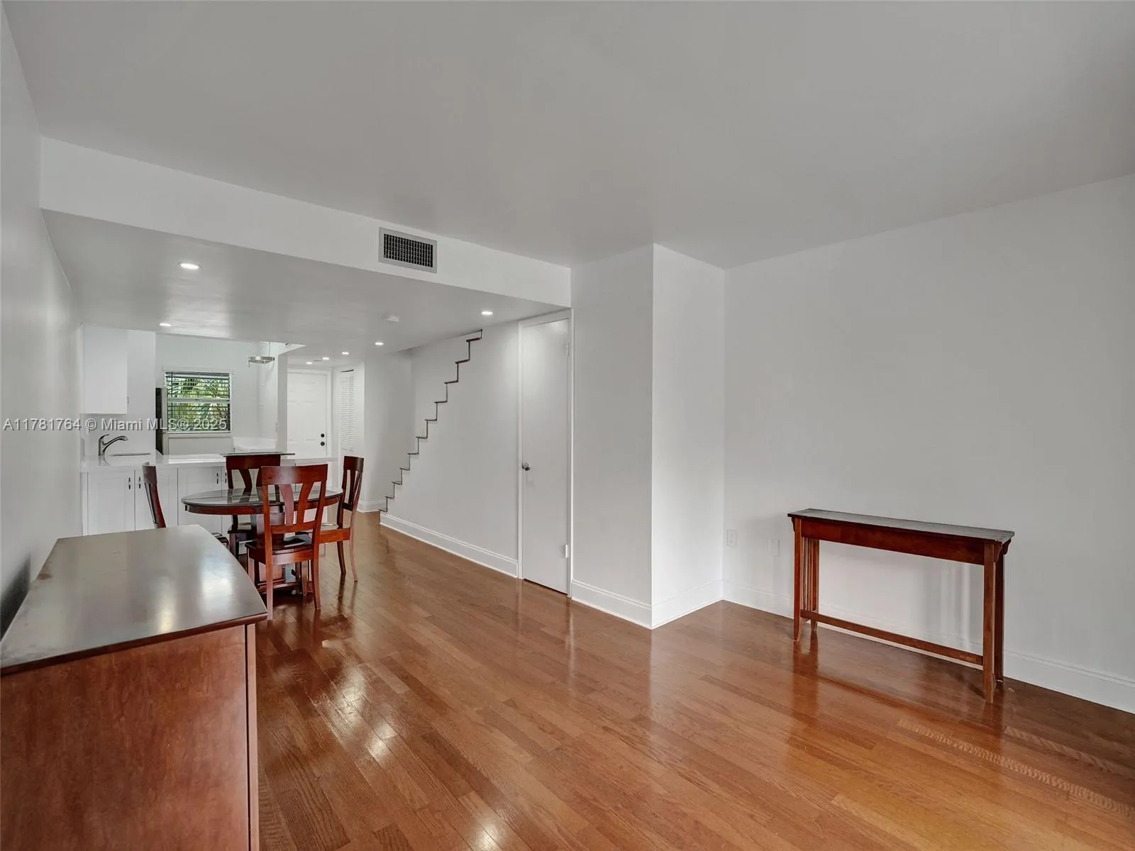 Miami, Florida 33155, United States, 2 Bedrooms Bedrooms, ,2 BathroomsBathrooms,Residential,Active,107737