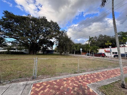 204 SW 3rd St Dania Beach FL 33004