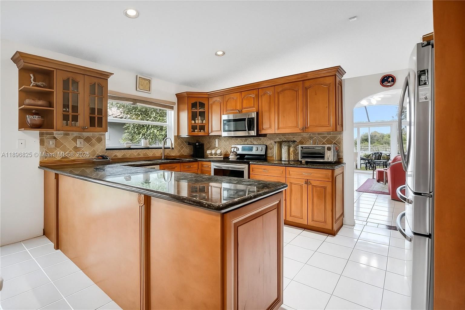 1181 NW 173rd Ave, Pembroke Pines, FL, 33029/$699,000 4 1181 NW 173rd Ave