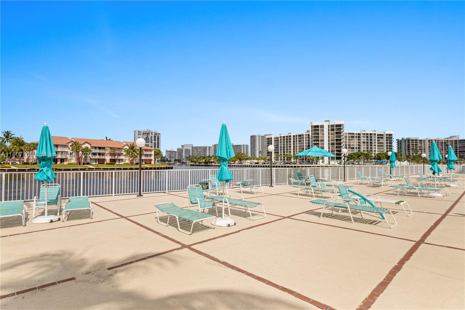 HALLMARK OF HOLLYWOOD CON - Residential