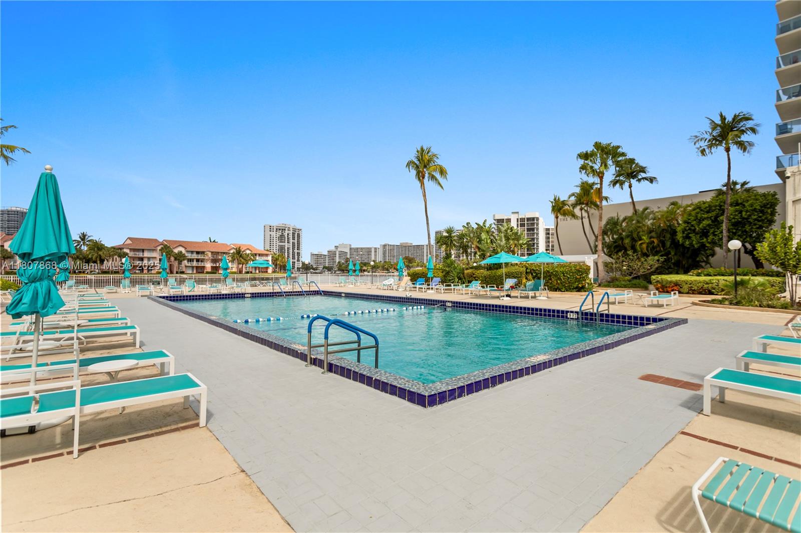 HALLMARK OF HOLLYWOOD CON - Residential