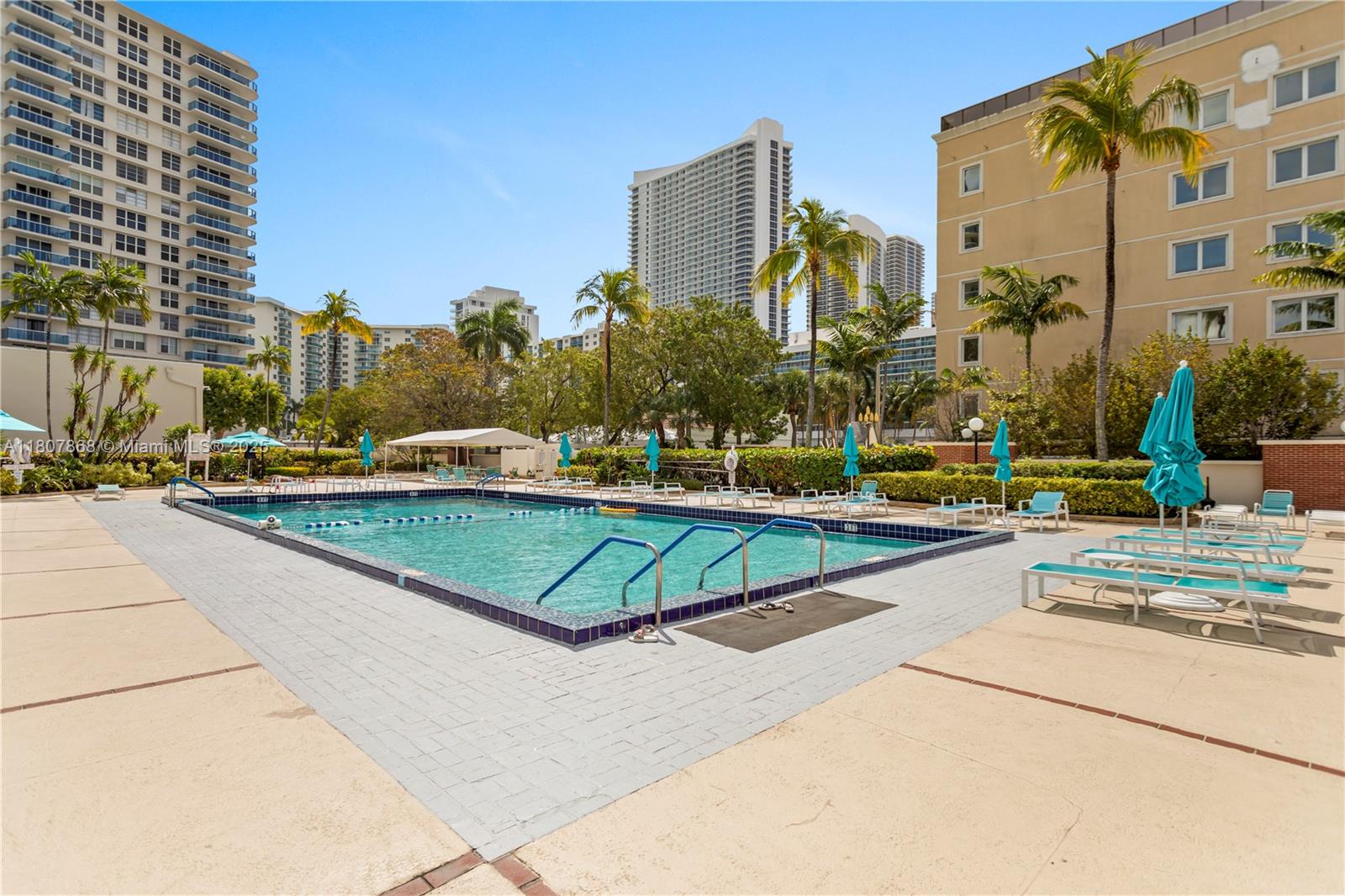 HALLMARK OF HOLLYWOOD CON - Residential