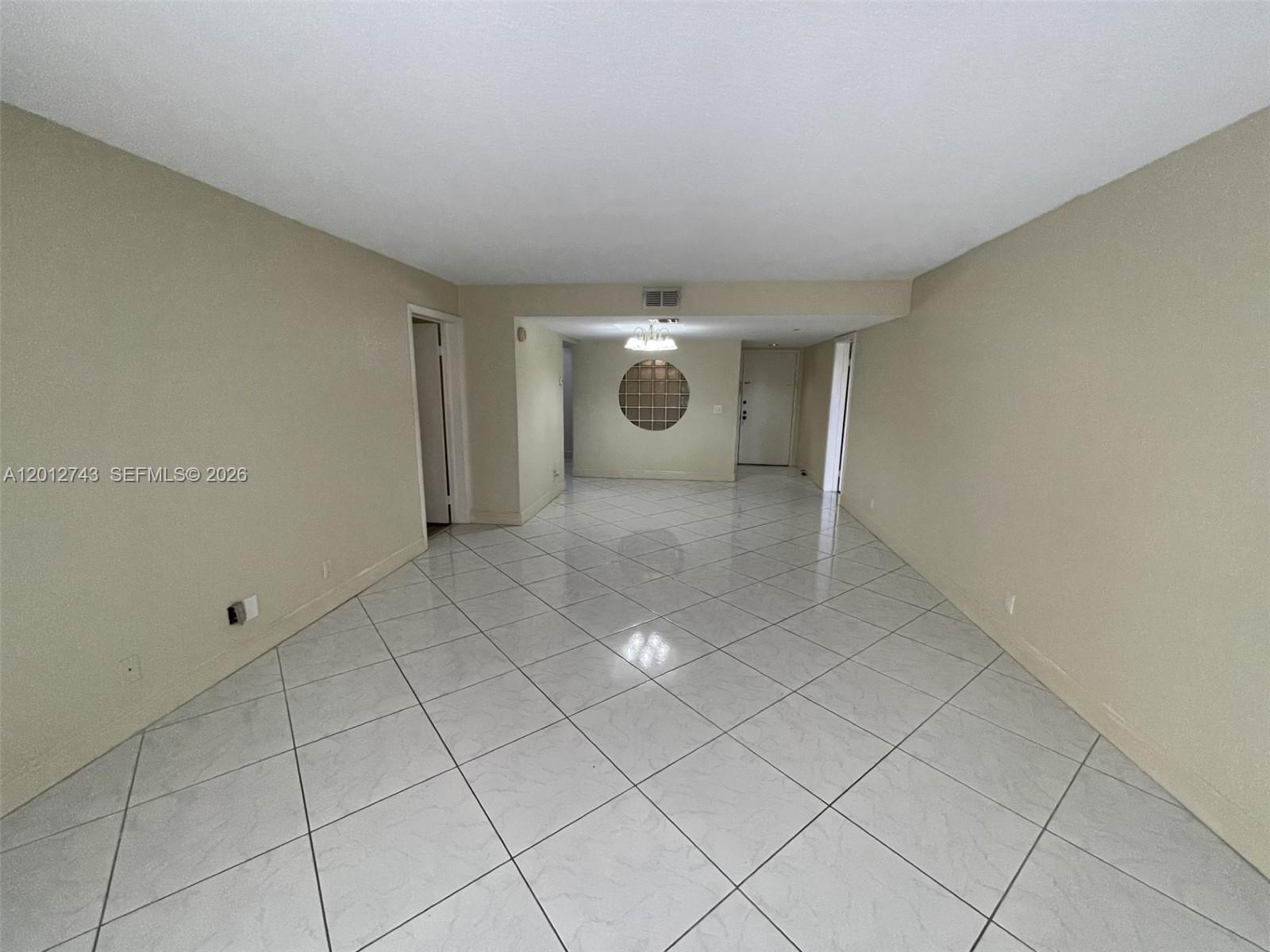 BLDG 130 OF COUNTRY CLUB - Residential Lease