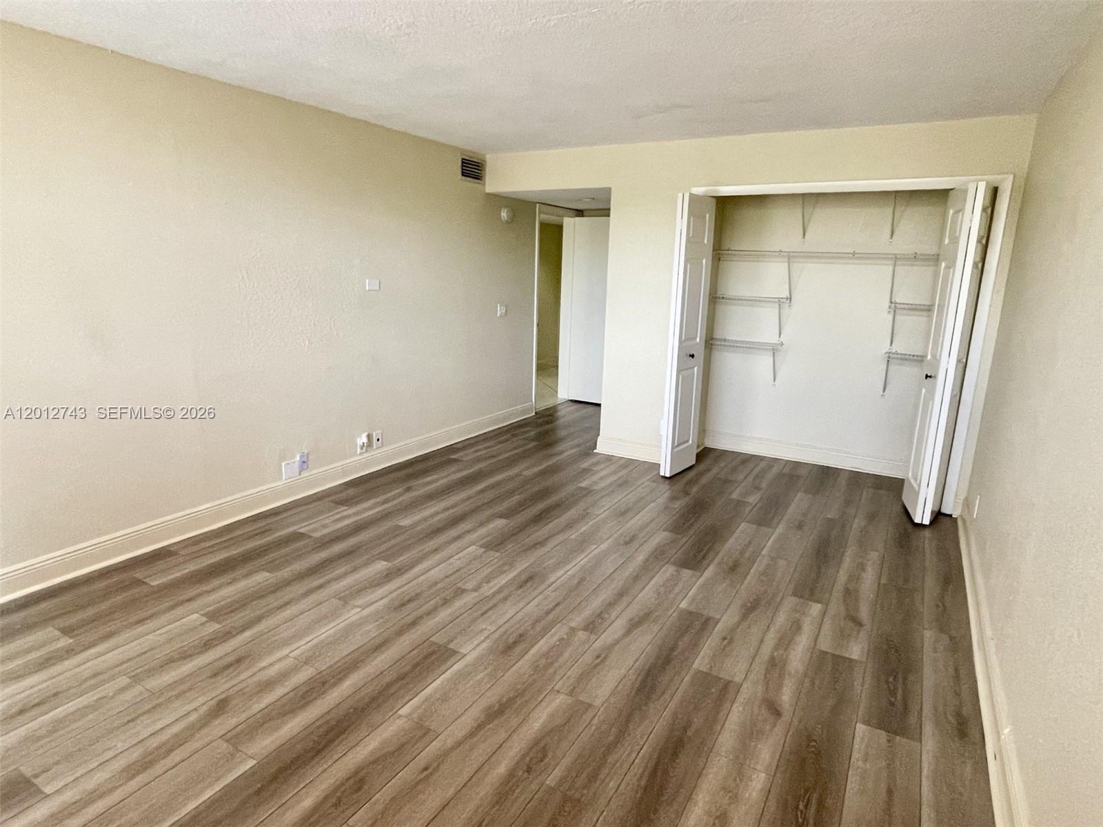 BLDG 130 OF COUNTRY CLUB - Residential Lease