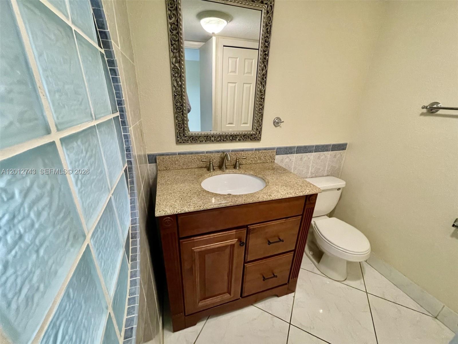 BLDG 130 OF COUNTRY CLUB - Residential Lease