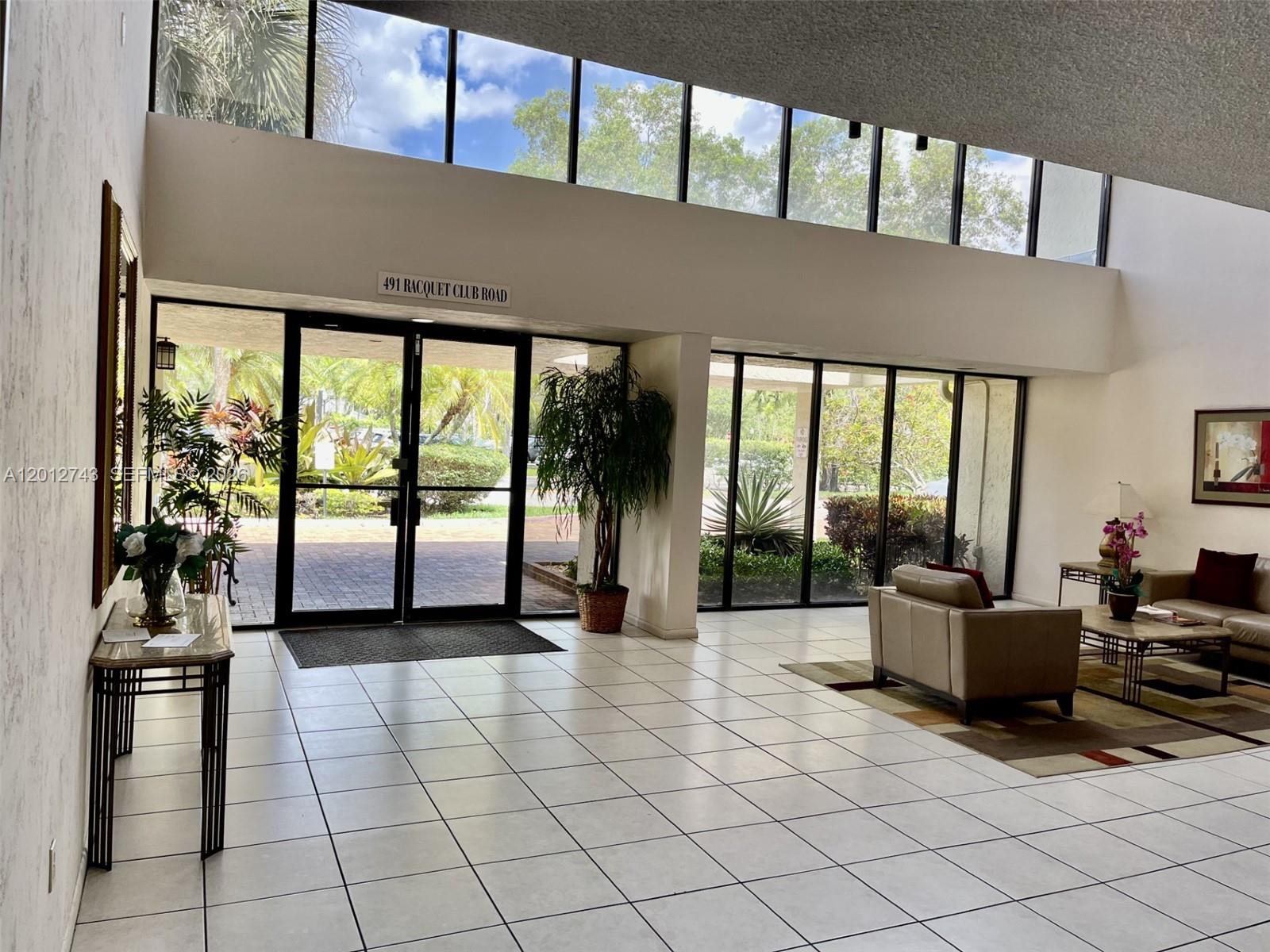BLDG 130 OF COUNTRY CLUB - Residential Lease