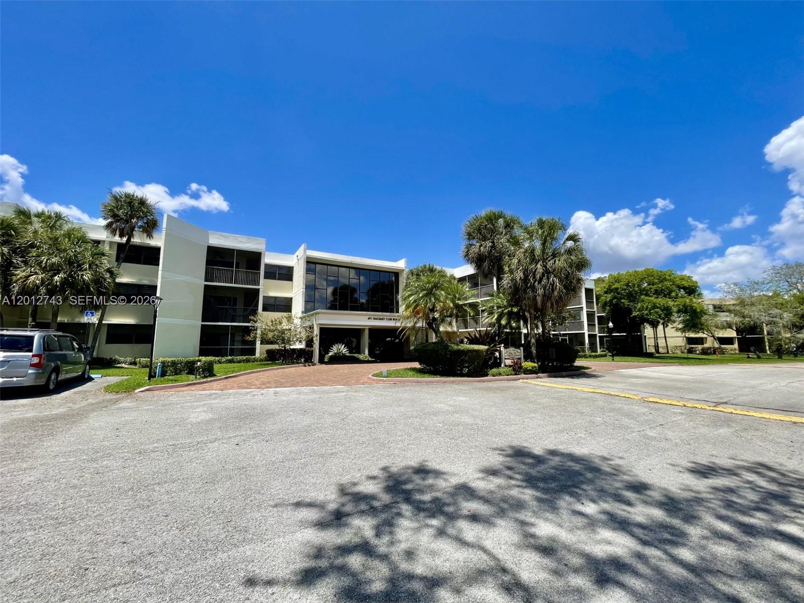 BLDG 130 OF COUNTRY CLUB - Residential Lease