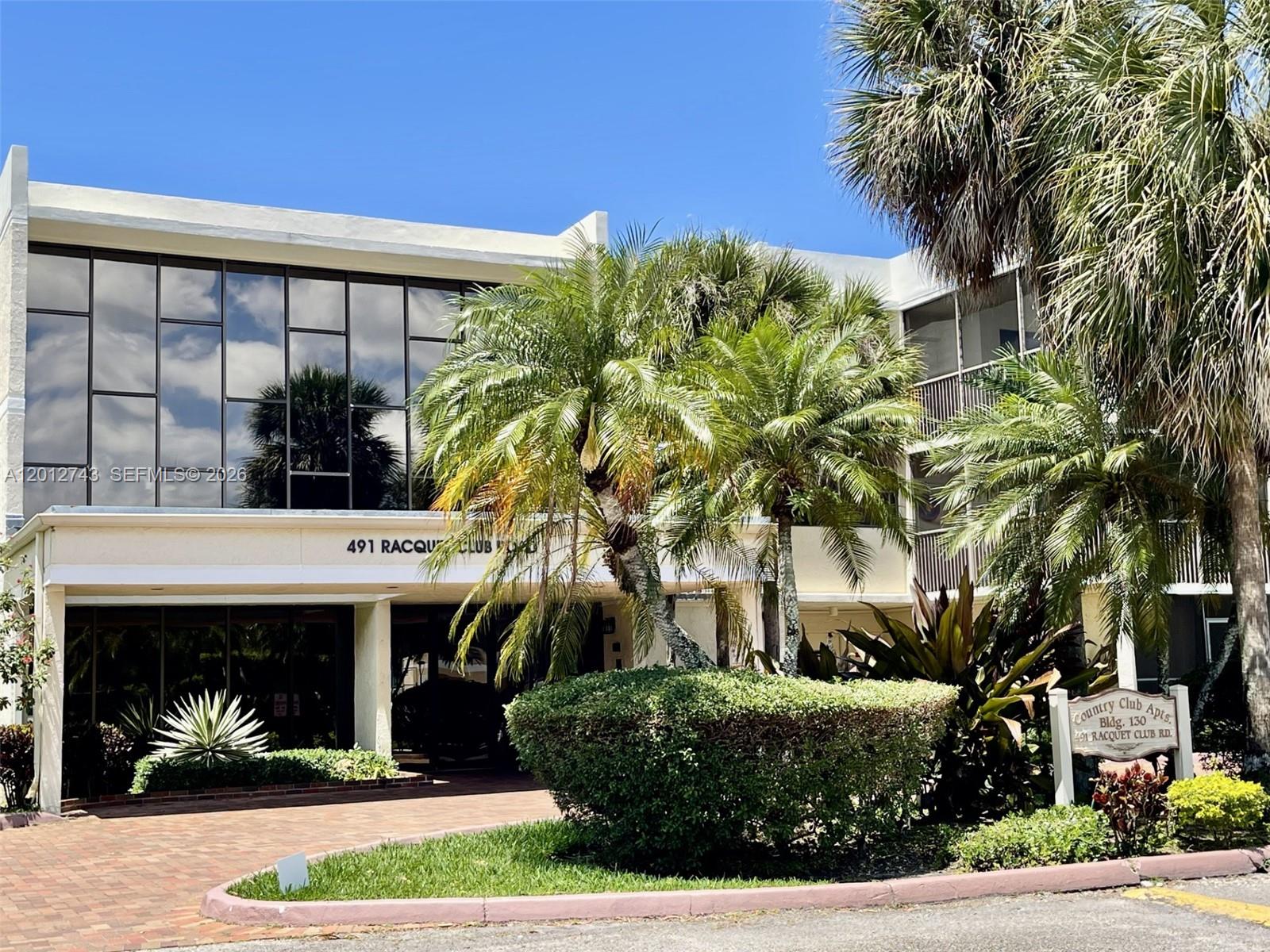 BLDG 130 OF COUNTRY CLUB - Residential Lease
