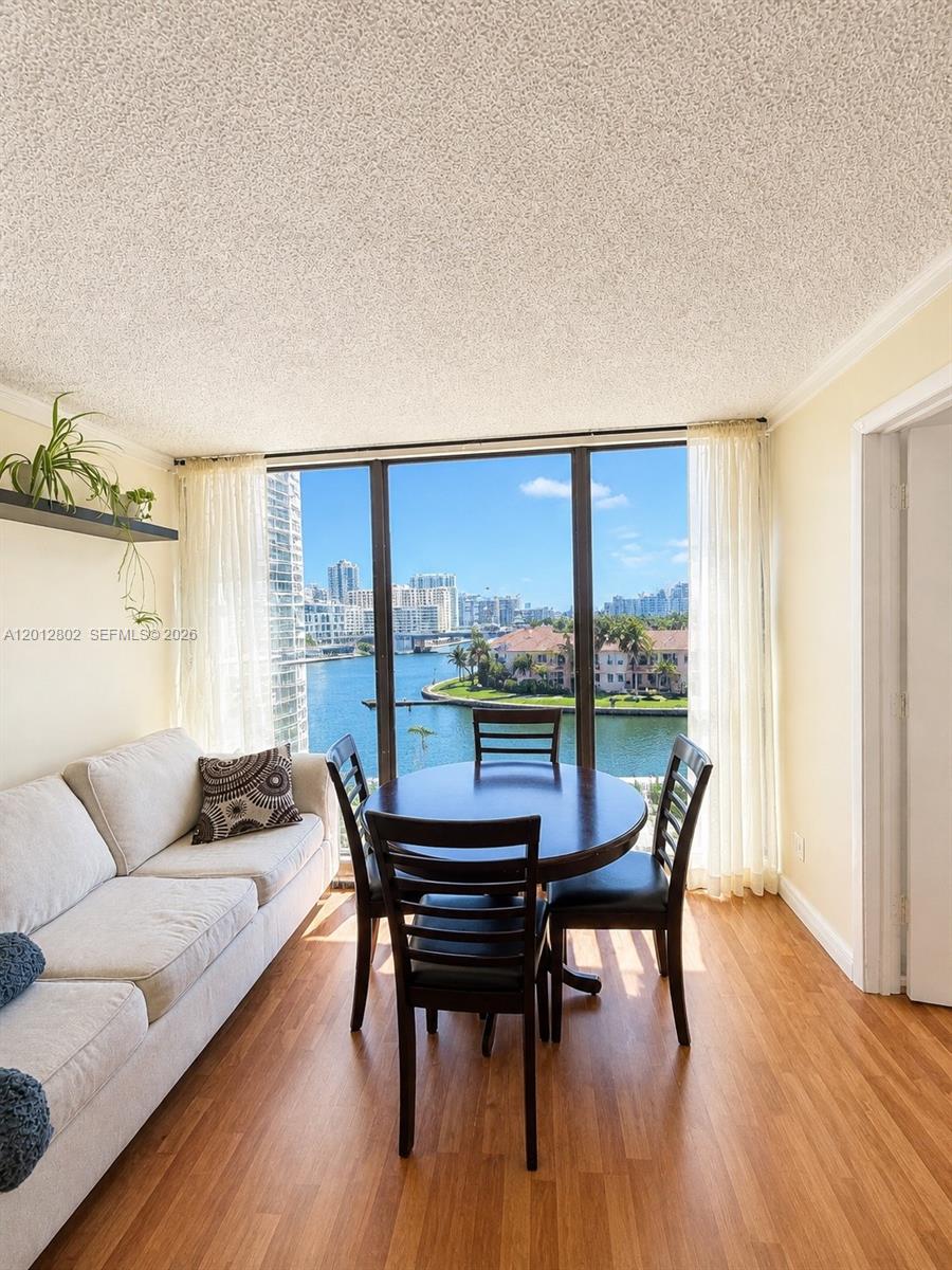 200 Leslie Dr 624