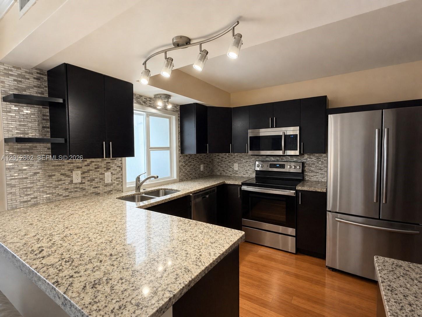 200 Leslie Dr 624