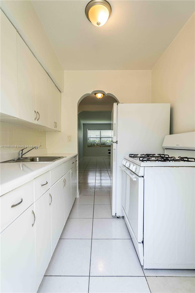 ALTOS DEL MAR NO 3 - Residential Lease