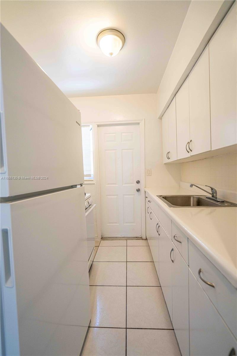 ALTOS DEL MAR NO 3 - Residential Lease