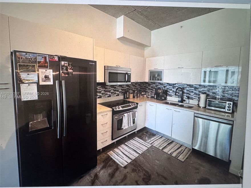 Spacious unit in the heart of Downtown Miami . The units has 10 ft hight ceiling , New Ac unit , polish concrete floors , stainless steel appliances . In unit washer and dryer and Italian Kitchen. 1 enclosed bedroom and 1 bathroom. Rent includes basic cable, TV and internet.Building amenities includes lap pool, siren roof deck, heated swimming pool , gym, sauna, party room . 24 hours concierge . Building has great location with walking distance to restaurant, Miami Dade College, Bayside, restaurants, shops and sport and concerts arena .Basic internet and basic cable included .A/C and light. switch are smart home system. Easy to show . call listing agent.