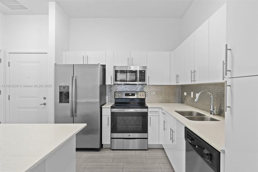 GORGEOUS 1 BED / 1 BATH CONDO IN THE HEART OF HOLLYWOOD.  NEWLY BUILT, NUMEROUS AMENITIES INCLUDE: COMMUNITY POOL, FITNESS CENTER, CONCIERGE, VALET PARKING, ETC. WASHER AND DRYER INSIDE THE UNIT. 1 ASSIGNED PARKING. CONVENIENT LOCATION: WALKING DISTANCE TO DINING, SHOPPING AND ENTERTAINMENT. CAN BE RENTED FOR 6-12 MONTHS. ONLY 1ST MONTH + SEC DEPOSIT TO MOVE-IN. FREE SHUTTLE TO THE BEACH.