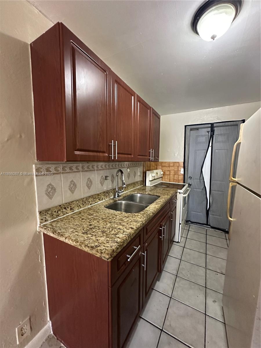 WEST CARVER RANCHES ADD N - Residential Lease