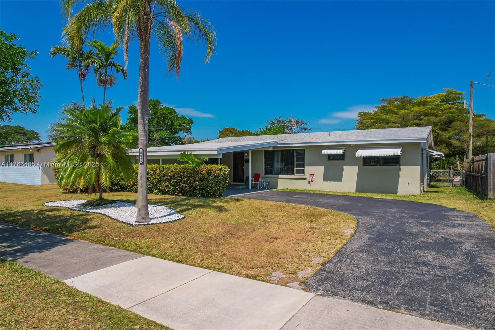 Property for Sale at 10045 Sw 212th St, Cutler Bay, Miami-Dade County, Florida - Bedrooms: 4 
Bathrooms: 2  - $599,500