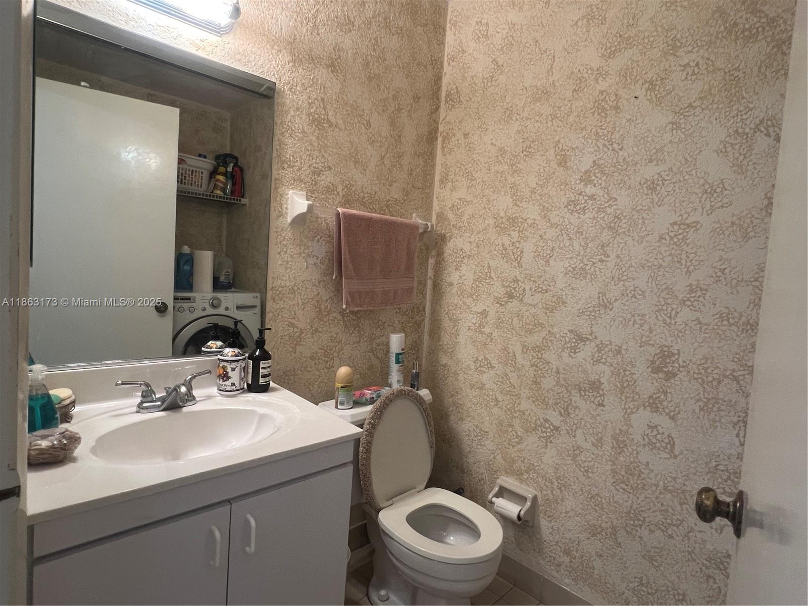 LAGO GRANDE FOUR-B CONDO - Residential