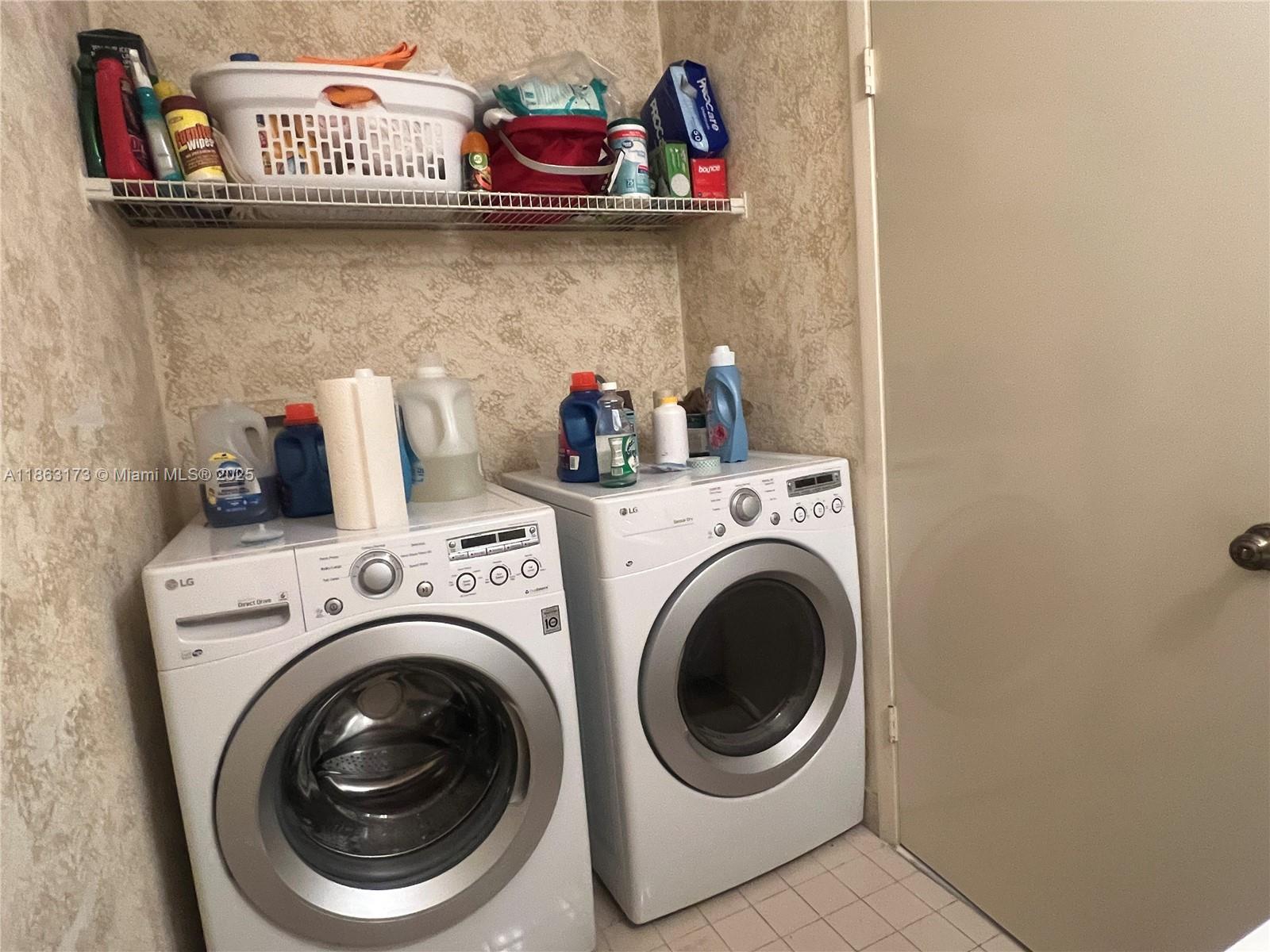 LAGO GRANDE FOUR-B CONDO - Residential