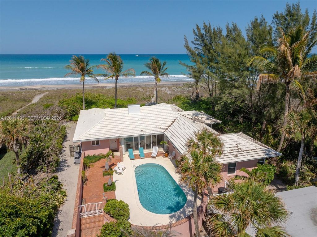Photo of 55 N Beach Rd, Jupiter Island, FL 33455 (MLS # A12011133)