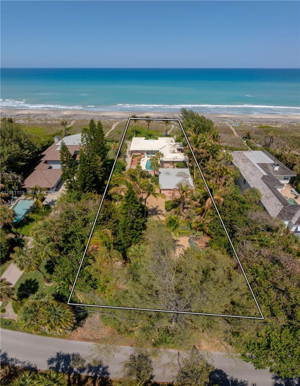Photo of 55 N Beach Rd, Jupiter Island, FL 33455 (MLS # A12011133)