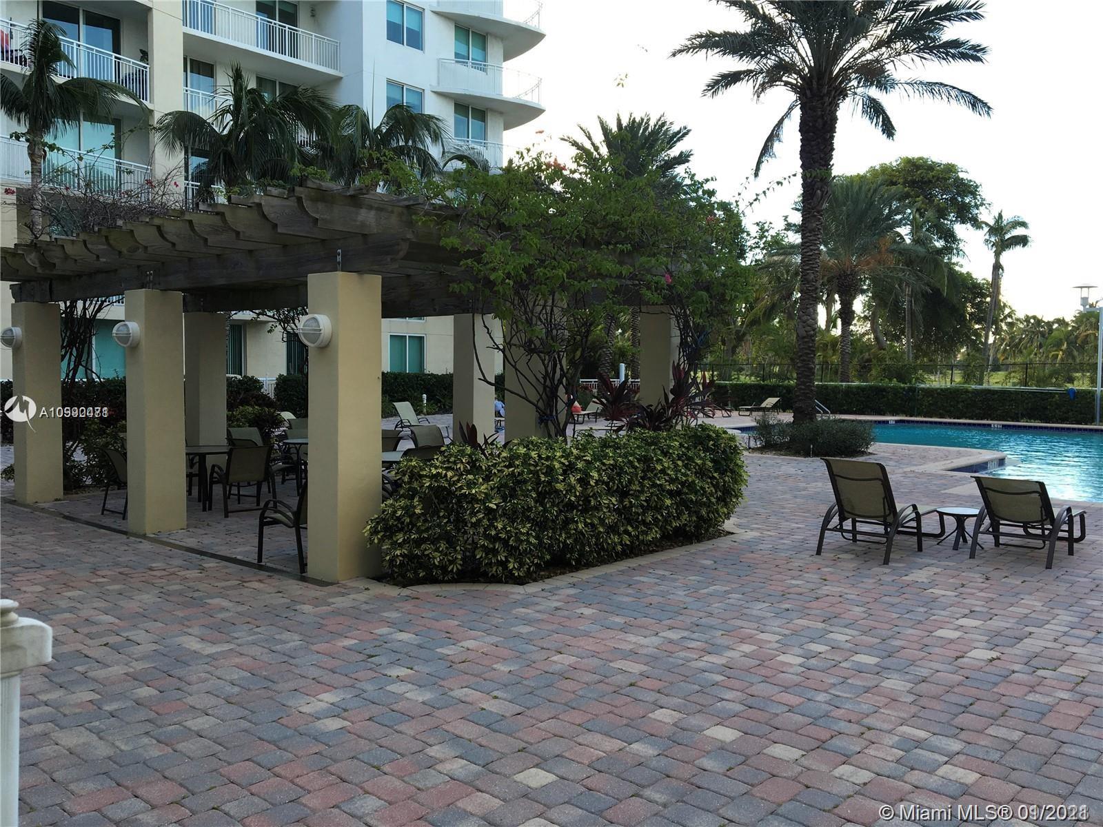 DUO CONDO WEST - Residential