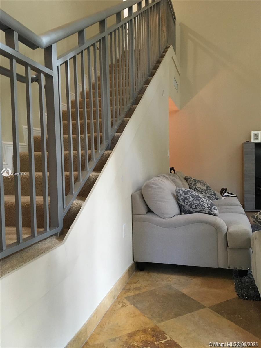 DUO CONDO WEST - Residential