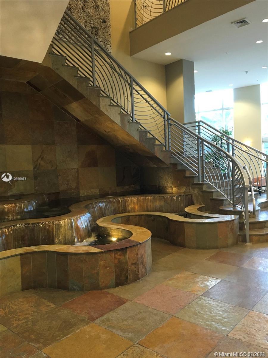 DUO CONDO WEST - Residential