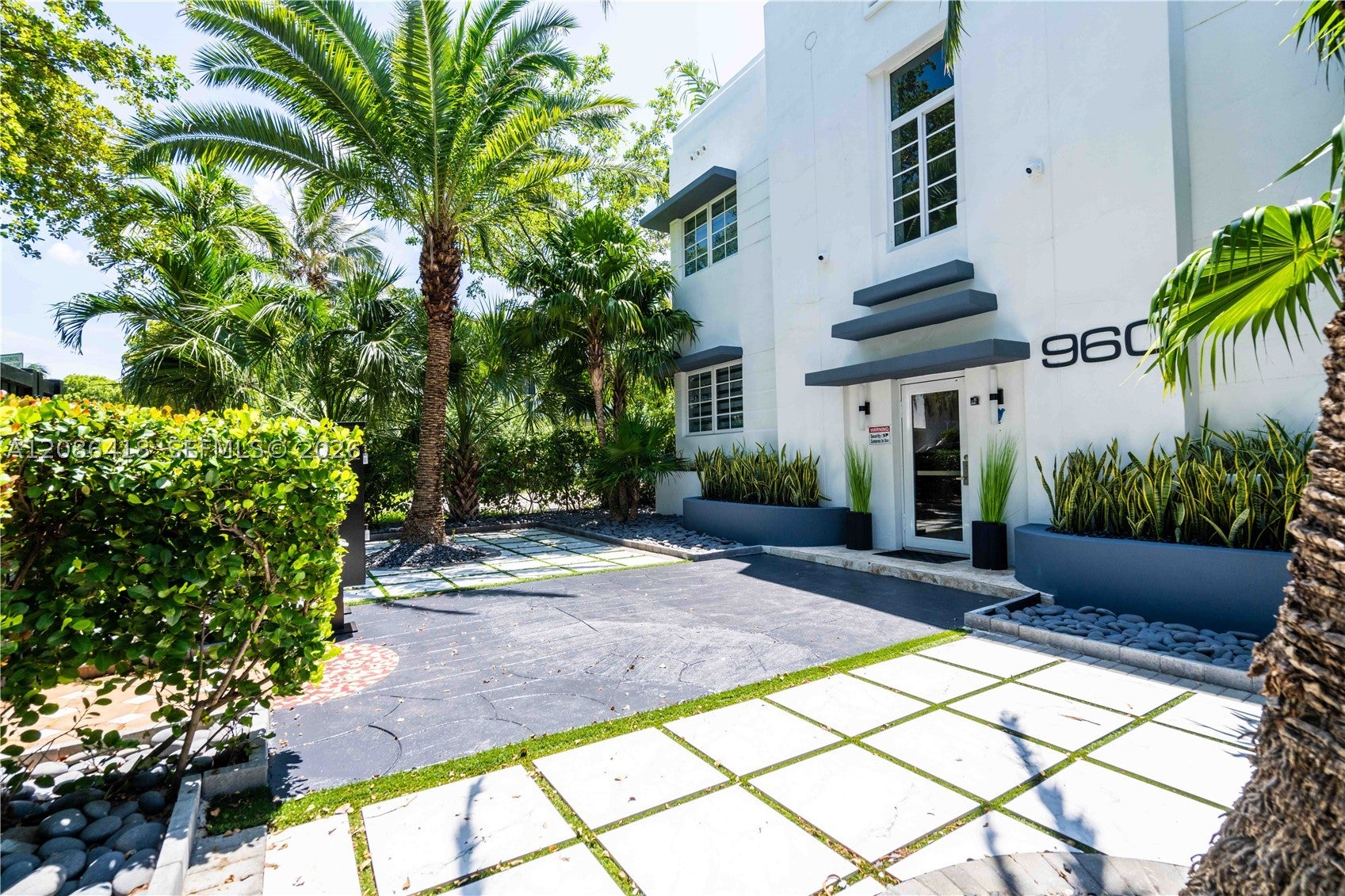 960 Jefferson Ave 205