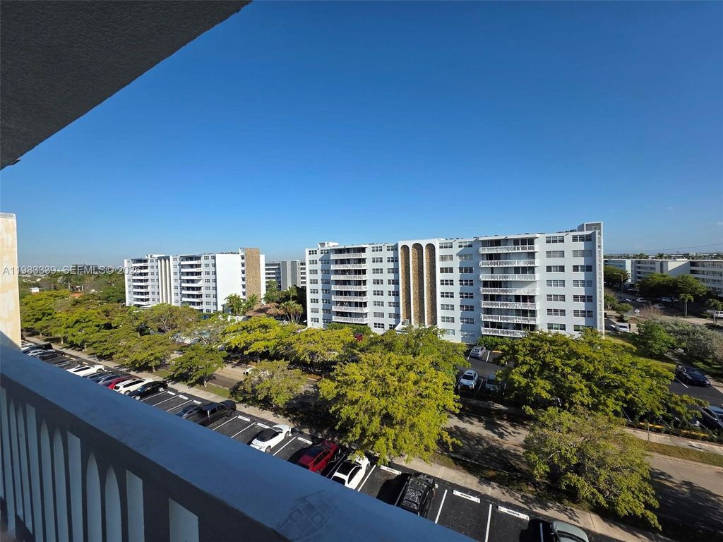 Photo of 319 NE 14th Ave #702, Hallandale Beach, FL 33009 (MLS # A11983339)