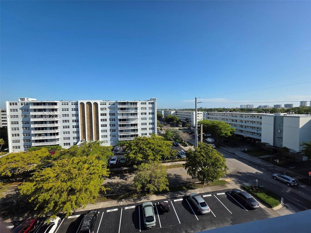 Photo of 319 NE 14th Ave #702, Hallandale Beach, FL 33009 (MLS # A11983339)
