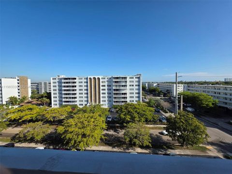 Photo of 319 NE 14th Ave #702, Hallandale Beach, FL 33009 (MLS # A11983339)